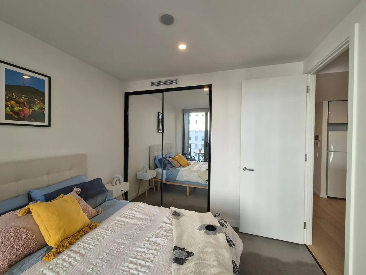 Modern Comfort In Canberra'S City Center Apartment Canberra